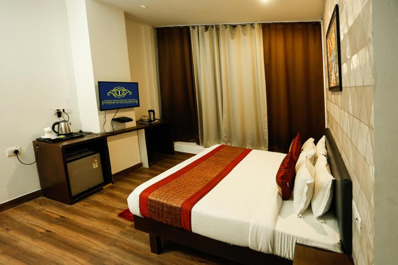 Airport Hotel Tashree Nueva Delhi Exterior foto