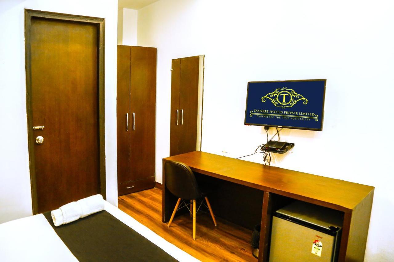 Airport Hotel Tashree Nueva Delhi Exterior foto