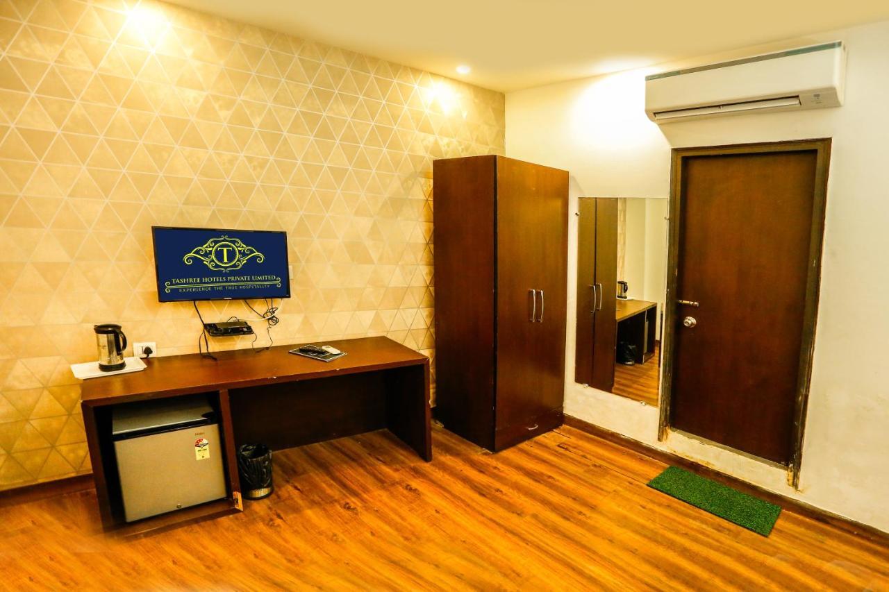 Airport Hotel Tashree Nueva Delhi Exterior foto