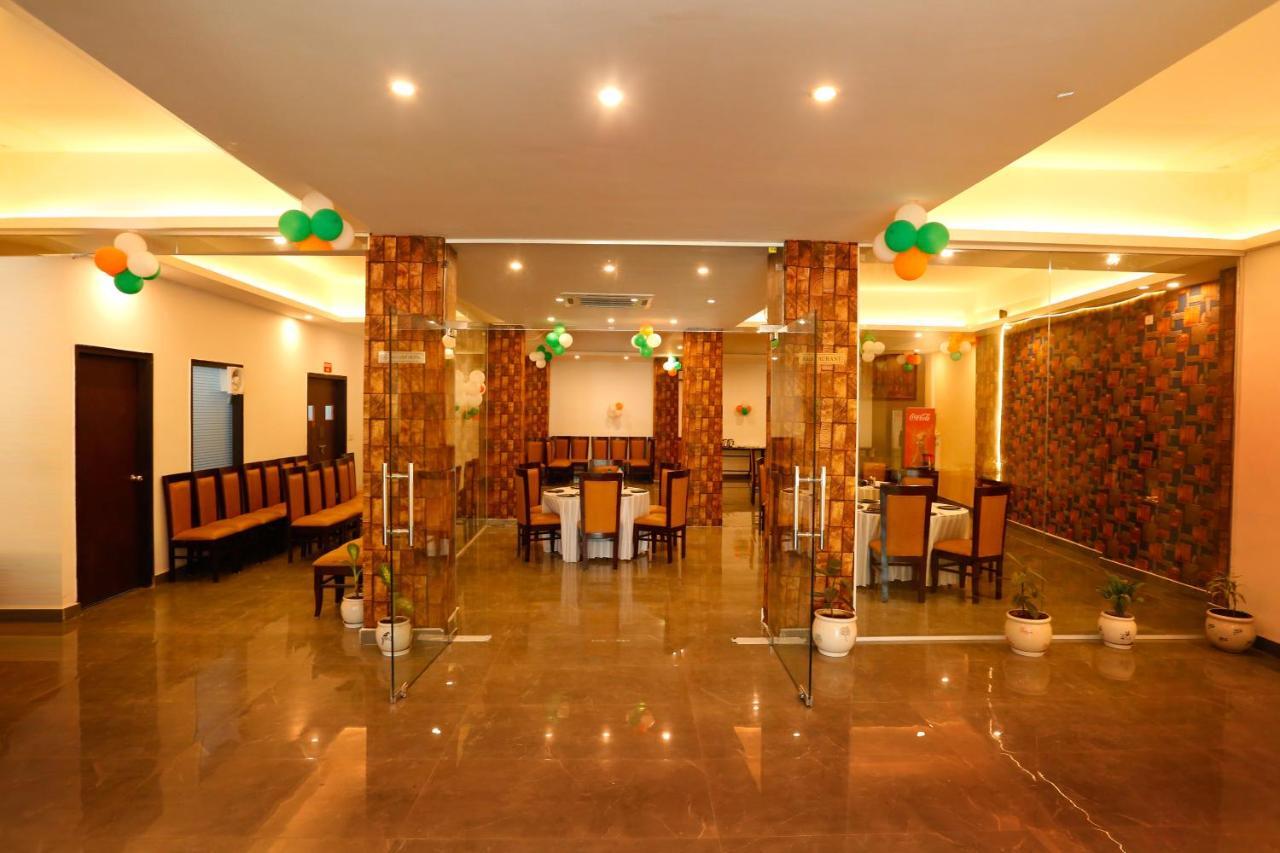 Airport Hotel Tashree Nueva Delhi Exterior foto