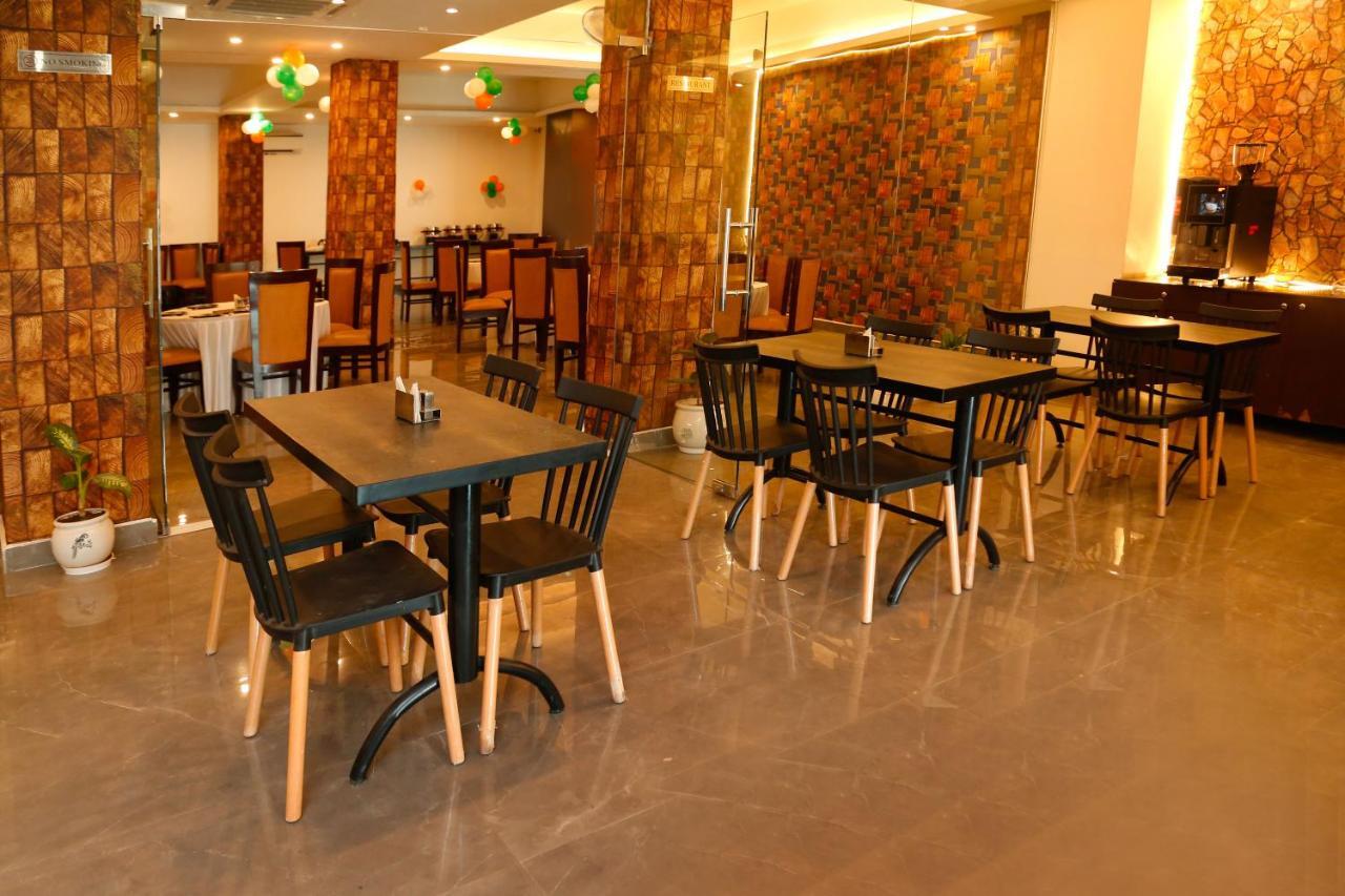 Airport Hotel Tashree Nueva Delhi Exterior foto